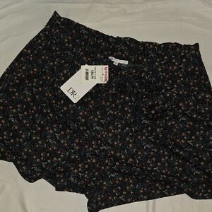 DR2 Dark Floral Patterned Shorts